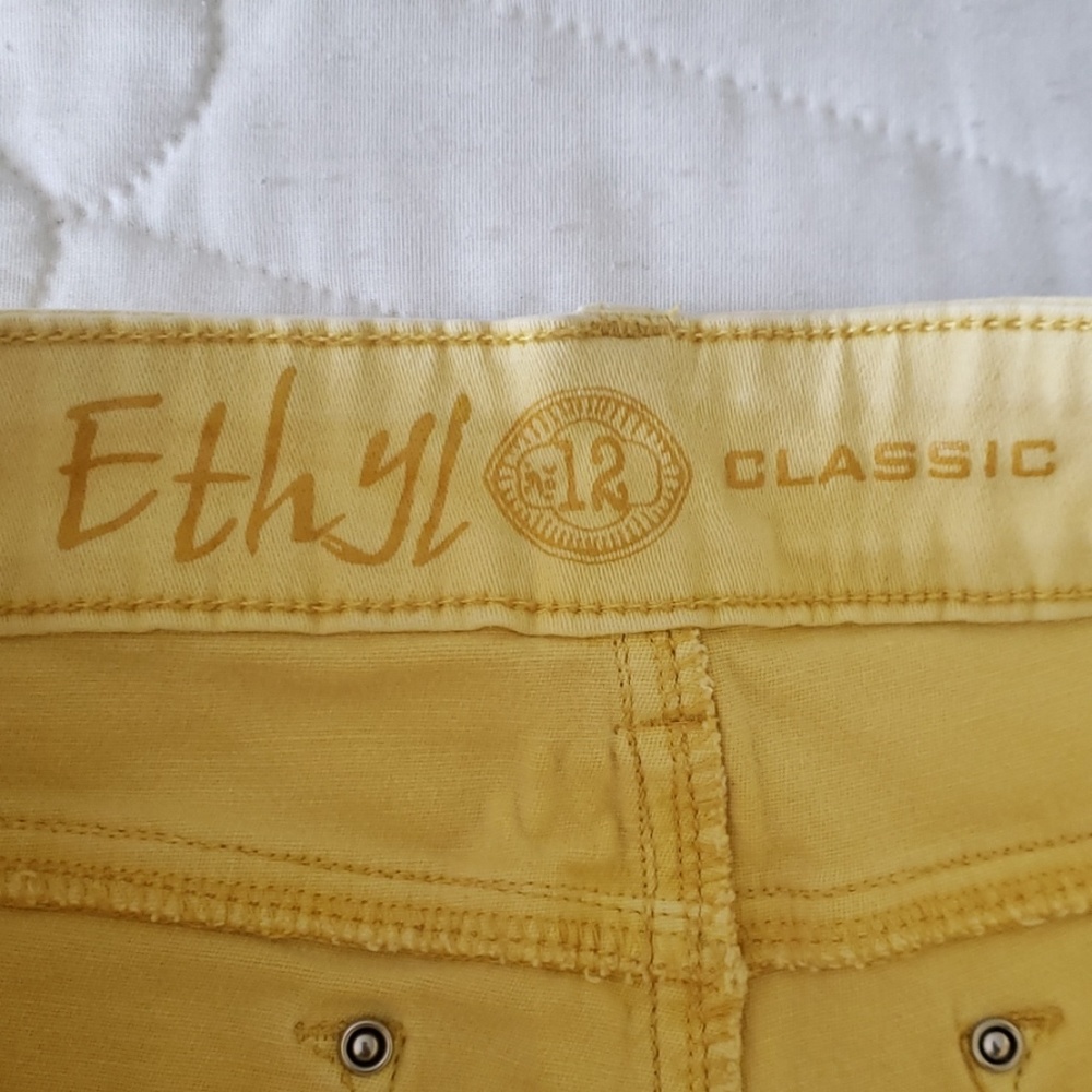 Shorts - Picture 2 of 3